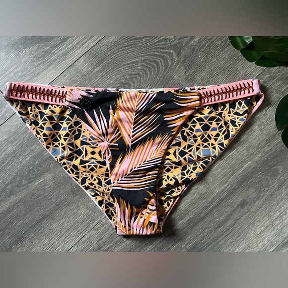 Maaji malpelo sunset Palm Reversible crochet stitch cheeky Bikini Bottoms Size S - Picture 3 of 8